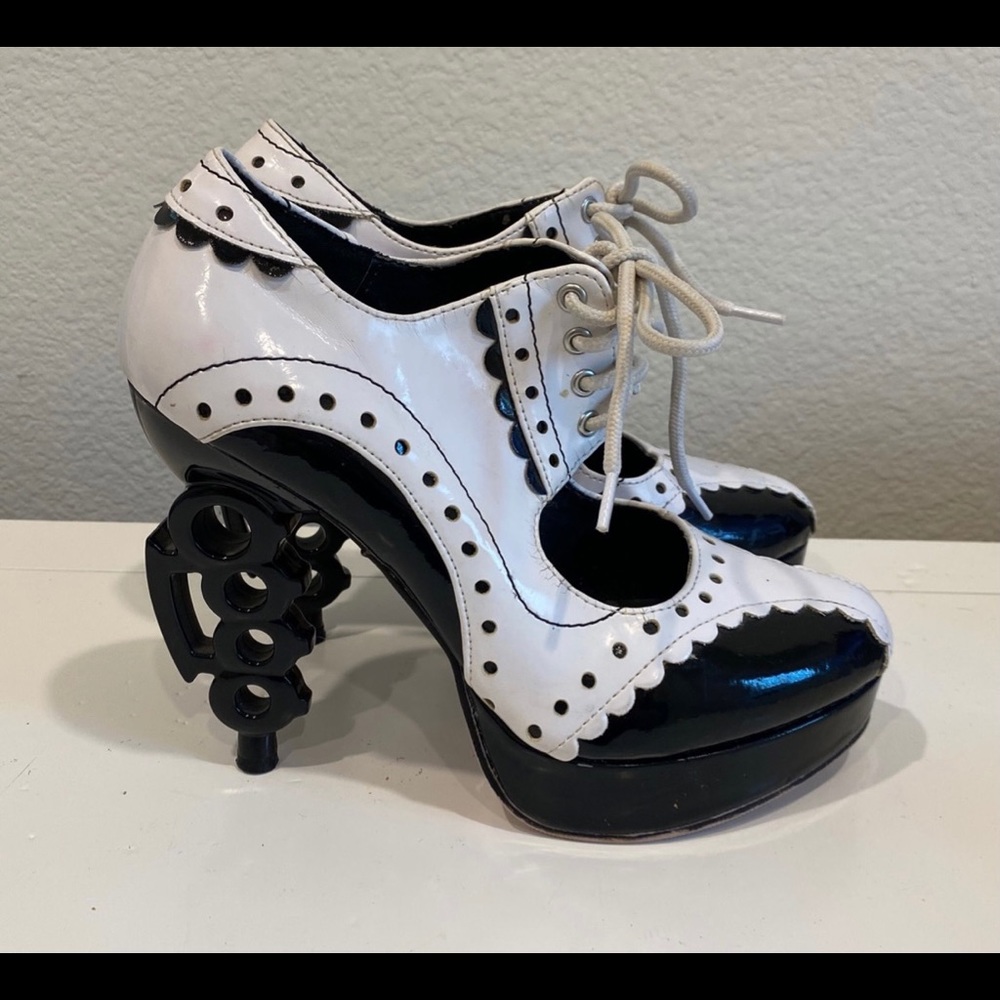 Leg Avenue “Mafia” Mary Jane Brass knuckle Heels 7